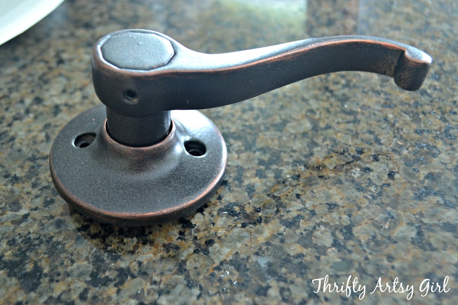 How to Spray Paint DoorKnobs Oil Rubbed Bronze ( 7 simple steps) - Home