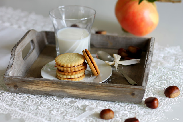 biscotti sandwich senza uova con frolla alla panna