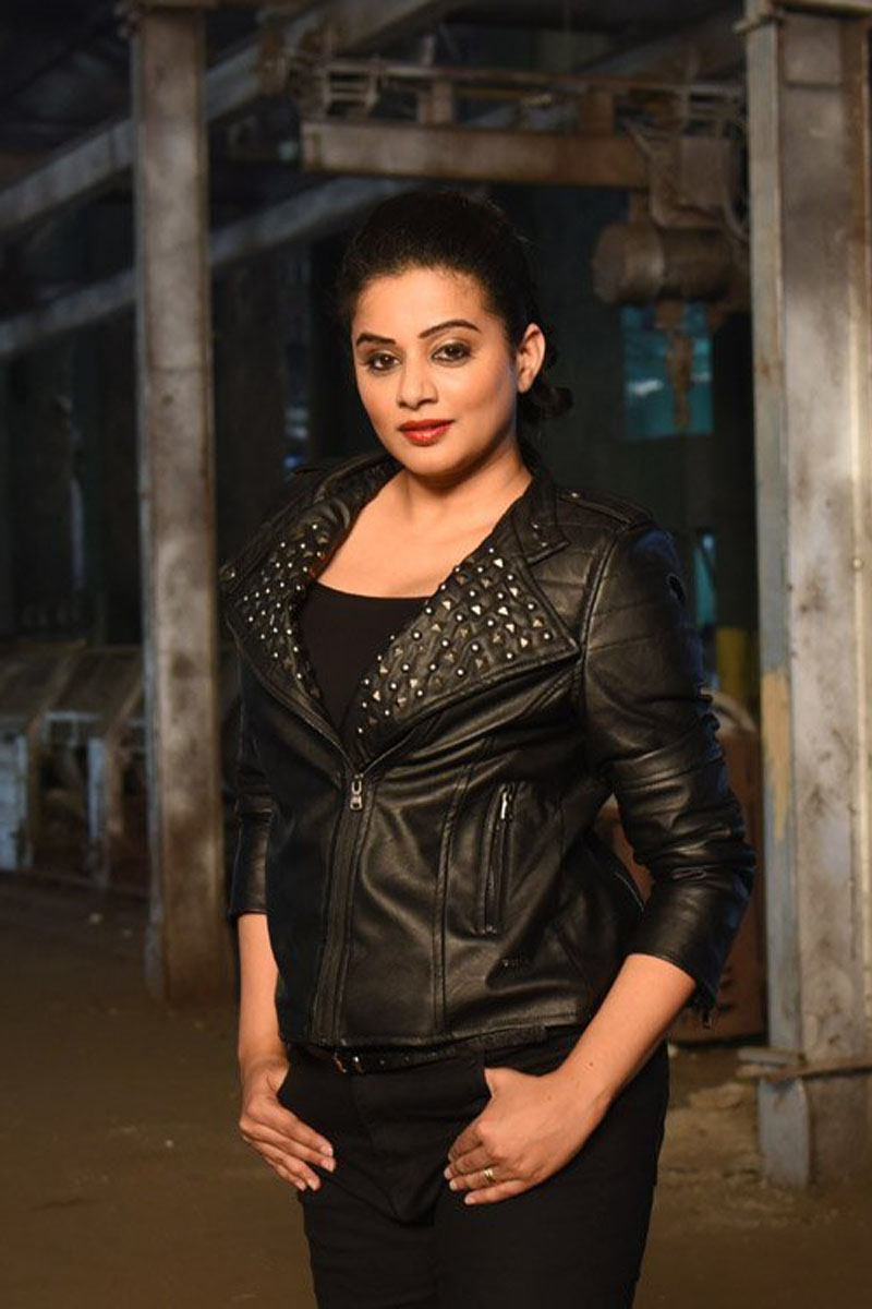 Actress Priyamani New Stills At Sirivennela Movie Shooting Spot