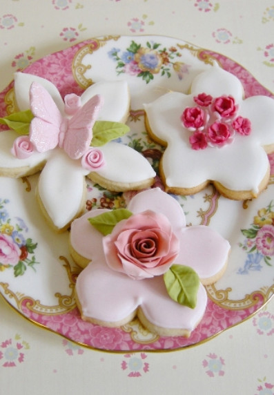 biscuits by cakes haute couture