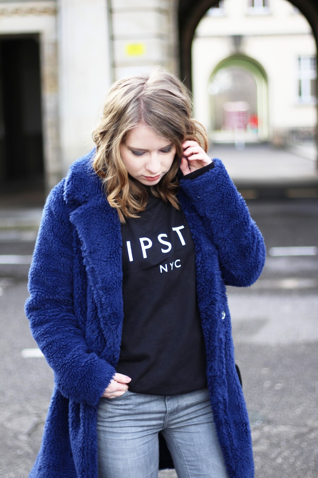 Neues Blogdesign Outfit Blauer Teddy Mantel The Fashionable Blog