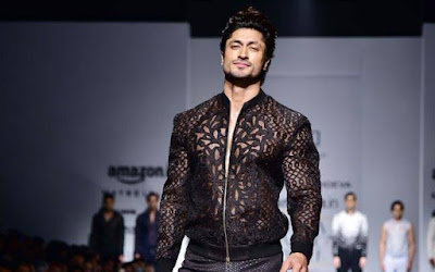 @InstaMag - Vidyut Jammwal walked the ramp for designer Pawan Sachdeva, who showcased his menswear collection on the ramp for the first time at AIFW Spring-Summer 2017 vidyut-jammwal-grooves-to-uptown-funk-on-aifw-runway