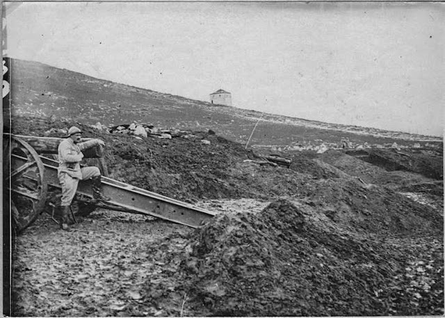 In the streets of Monastir (Bitola) (February 1917). False battery 