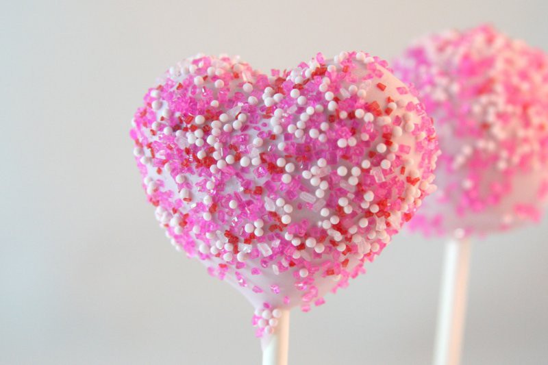 Valentine Cake PoPs - Romantic Ideas for Valentines Day