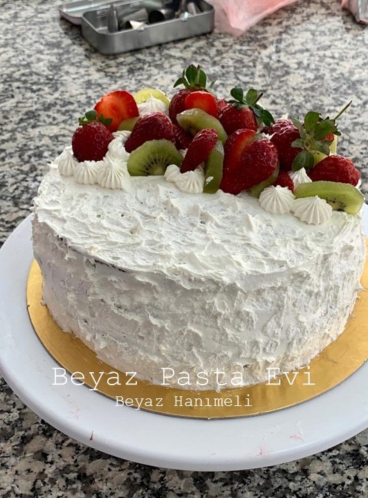 BEYAZ HANIMELİ Meyveli, kremalı pasta