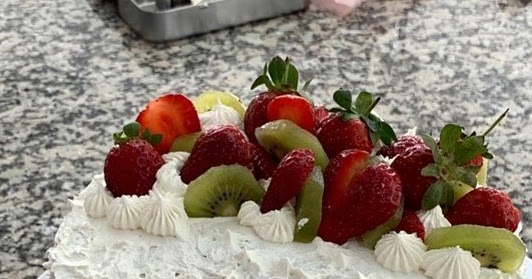 BEYAZ HANIMELİ Meyveli, kremalı pasta