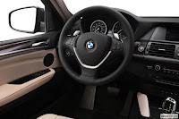 BMW X6 interior features and pictures