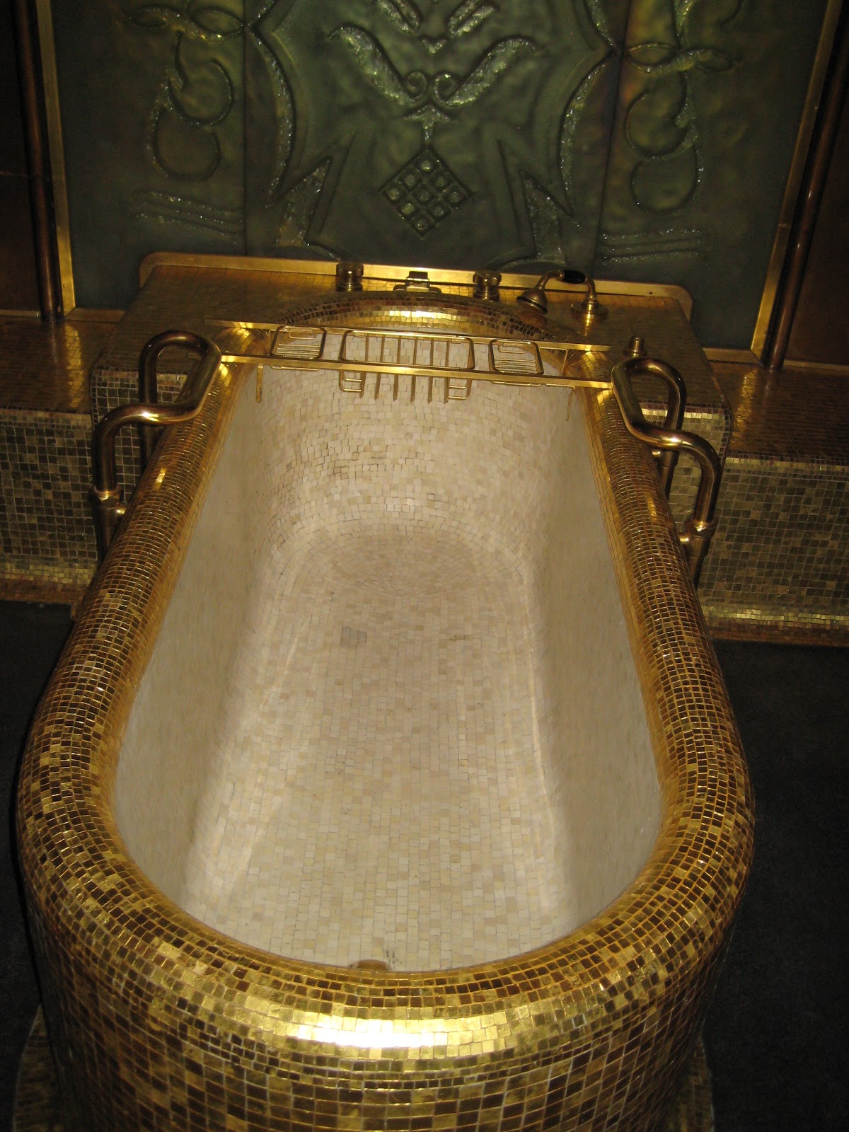 MFV'S NEW OLD WORLD THE KING'S AND QUEEN'S BATHROOM...