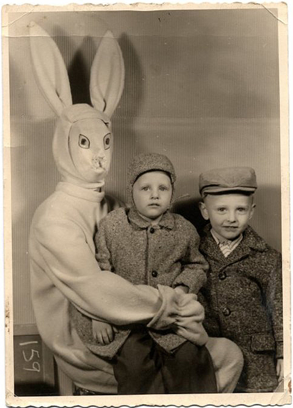 PHOTOS: 25 SCARY EASTER BUNNIES OF THE PAST ~ Popthomology