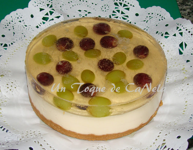 Semifrío De Chocolate Blanco, Uvas Y Mistela
