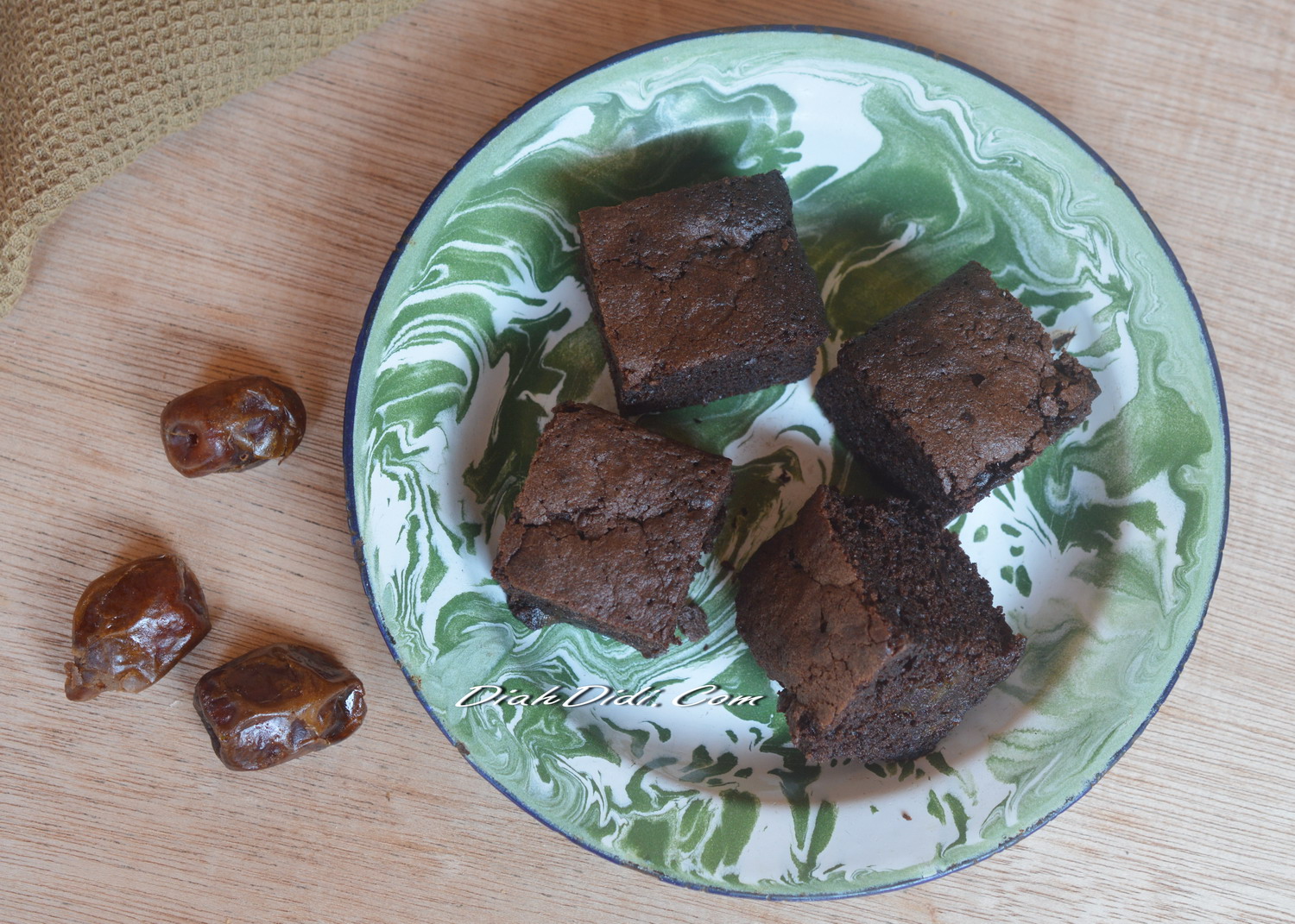 Diah Didi's Kitchen: Brownies Kurma