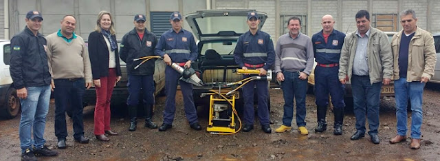 Prefeitura entrega Kit de Uniformes aos agentes comunitários da Defesa Civil de Manoel Ribas