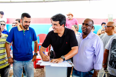 Serrinha: Prefeito Adriano assina ordem de serviço para pavimentar ruas na Rodagem 5 177587bb 8515 40b8 8a62 0050e811a438