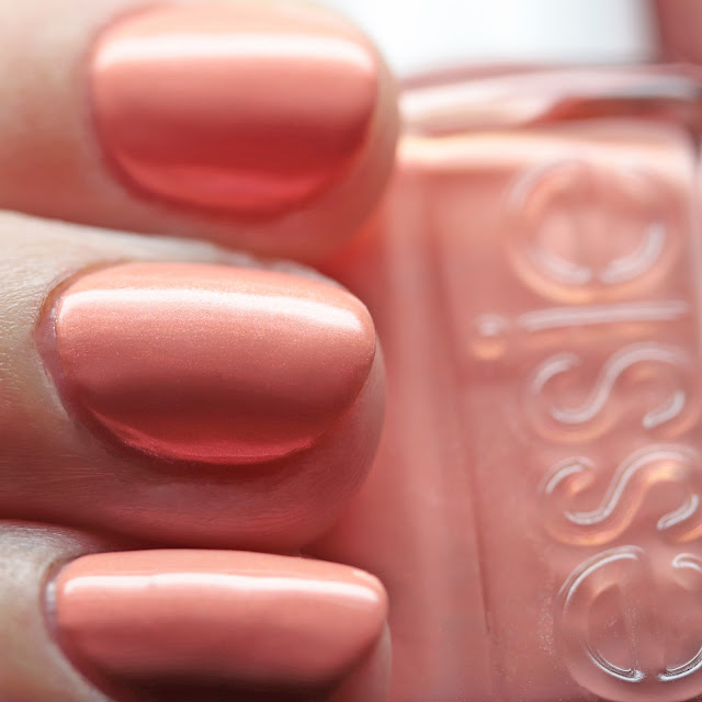 Essie 1547 Pinkies Out