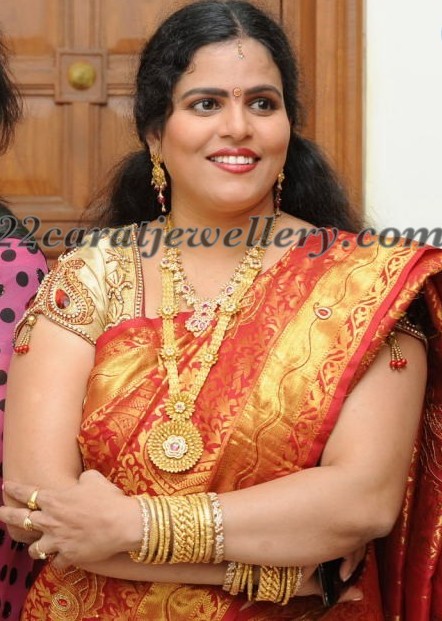 Serial Actress in Gold Traditional Sets - Jewellery Designs
