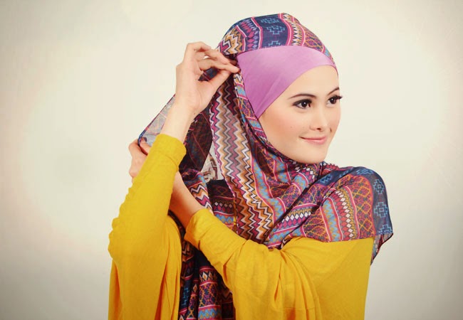http://www.pathmo.com/2014/07/cara-menggunakan-hijab-pashmina.html