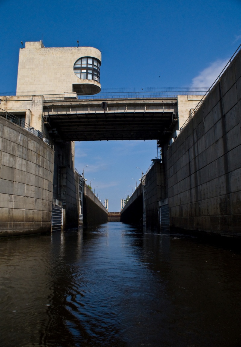 уоллингфордский шлюз. расторопово гидроузел. мовчан). сооружение плотины на ручье. шлюз это в воде.