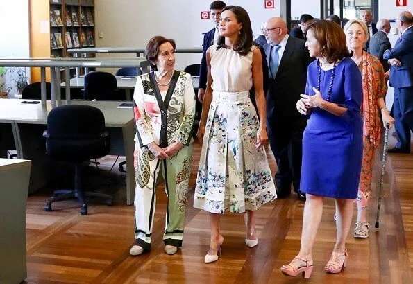 Queen Letizia wore Adolfo Dominguez floral print dress and Hugo Boss silk blouse, and Steve Madden pumps