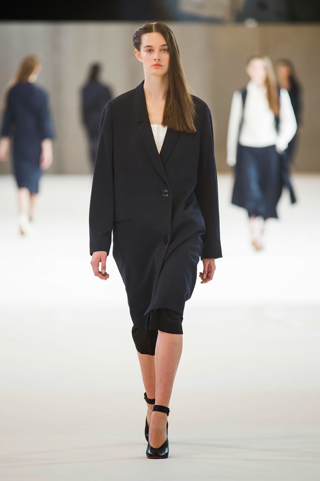 Fashion on the Couch: Christophe Lemaire Spring/Summer 2015 Paris