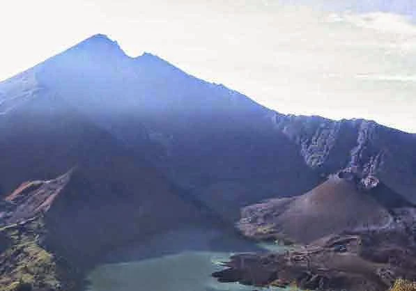 Gunung Rinjani, di Nusa Tenggara Barat