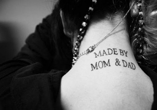 Citação tatuagem no pescoço, Feita pela MÃE PAI