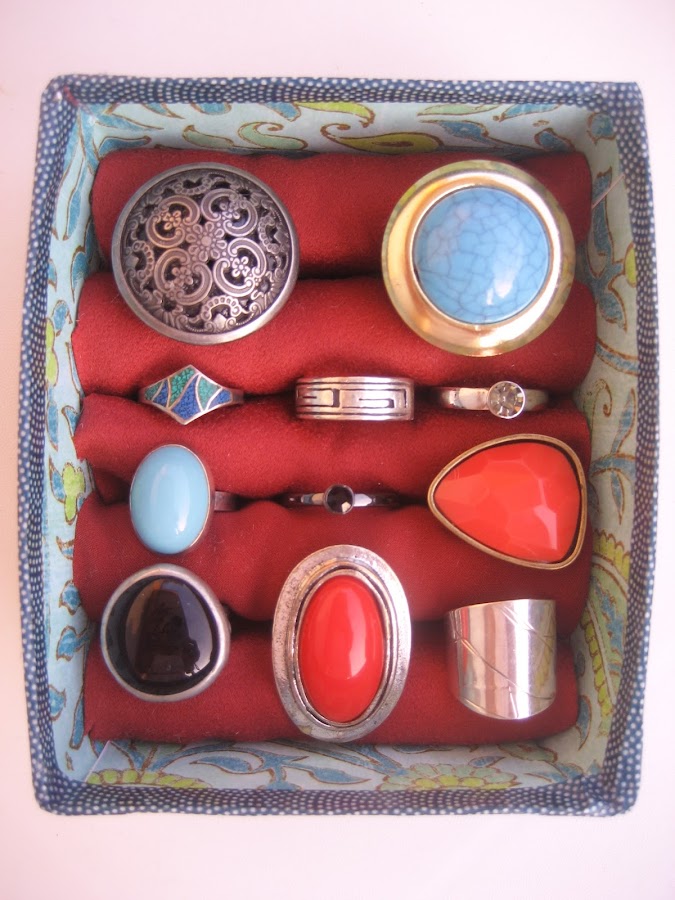 Expositor de anillos reciclado / recycled ring display case