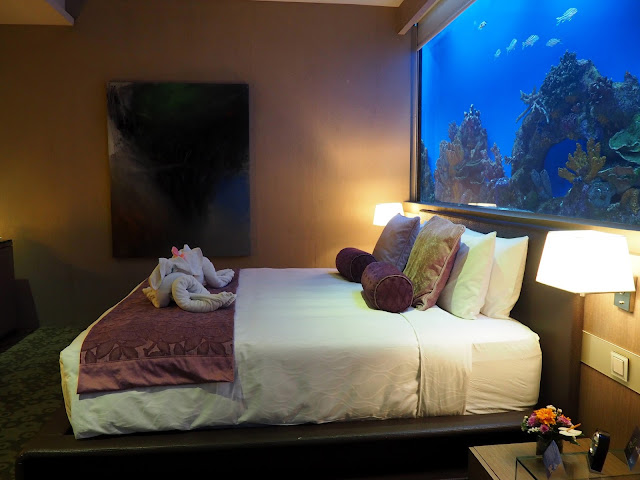 VinaTraveler's Blog: Hotel H2O and Manila Ocean Park, an Amazing 