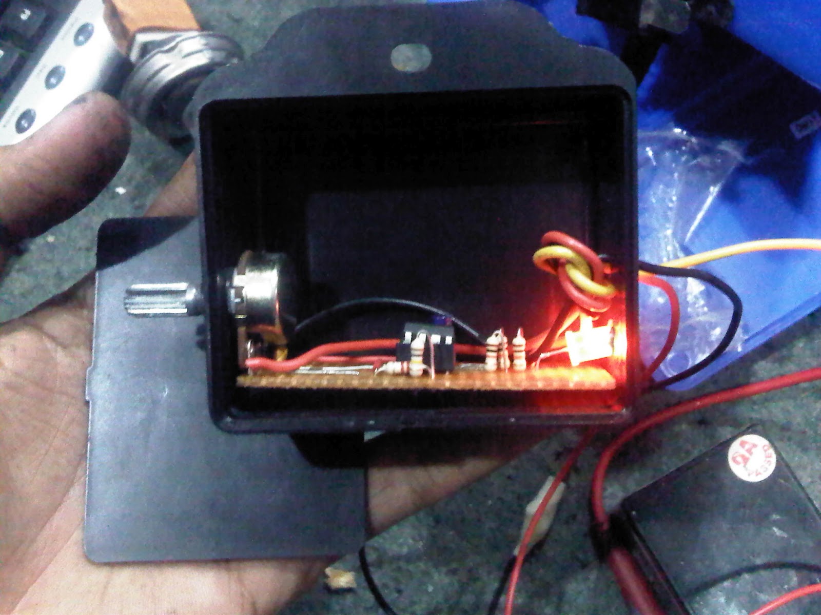 Afdhal Atiff Tan: NE555 Oxygen Sensor Simulator