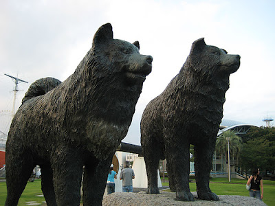 Estátuas de Taro y Jiro