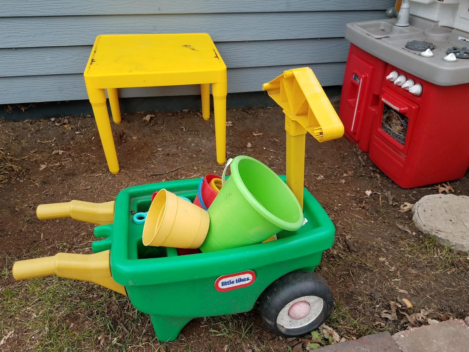 little tikes garden wheelbarrow