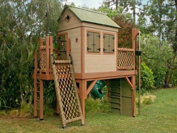 Super fun Playhouse for the kids!