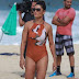 De maiô, Juliana Paes grava cenas finais de “Totalmente Demais” em praia do RJ