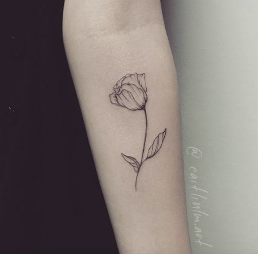 Este minimalista tulip tatuagem