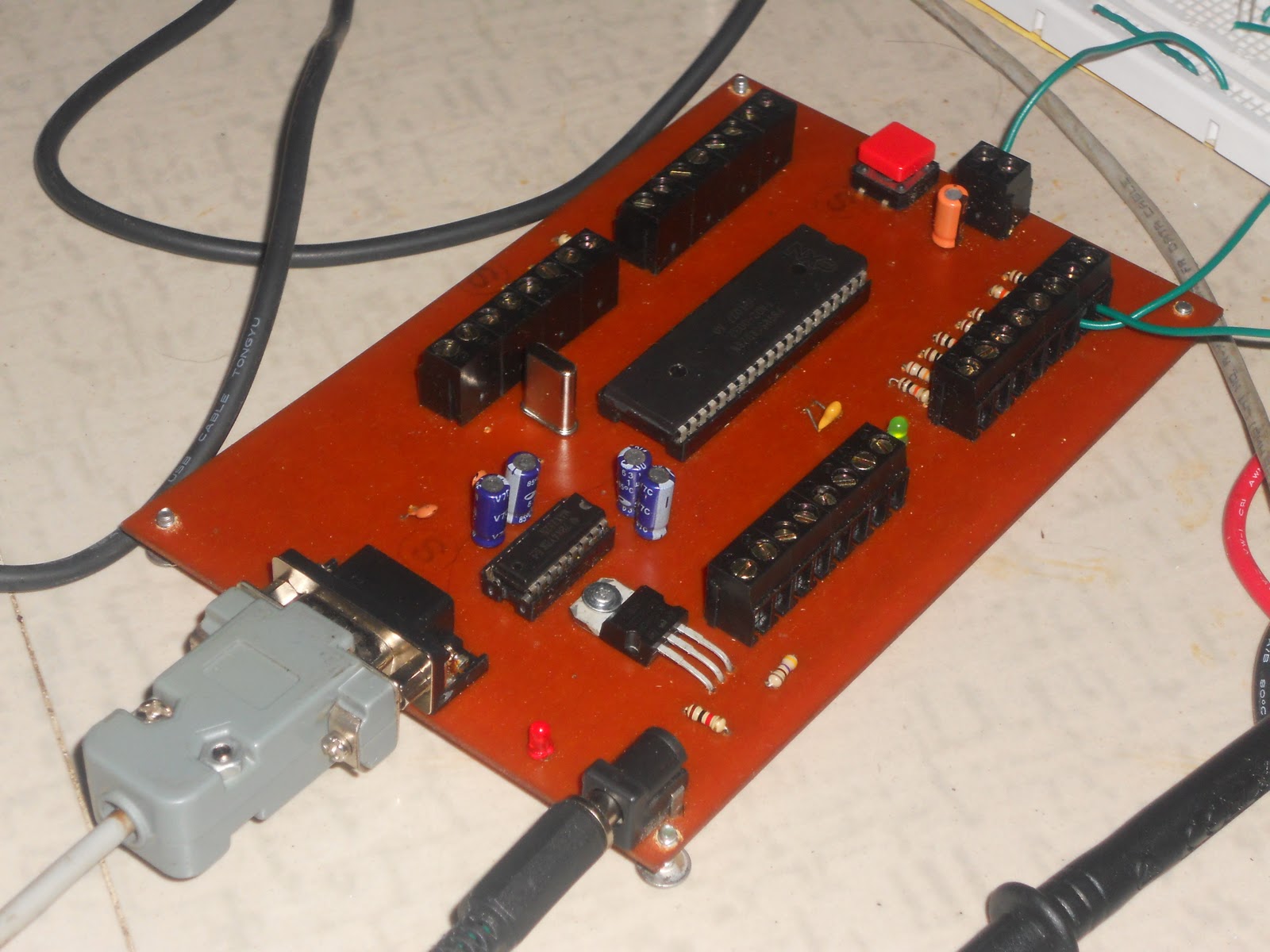 Tecfornewbie: 8051 ISP Programmer for NXP design tuturial!!