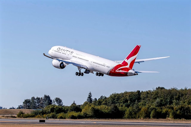 Boeing 787-9 Dreamliner Qantas Airways Takeoff
