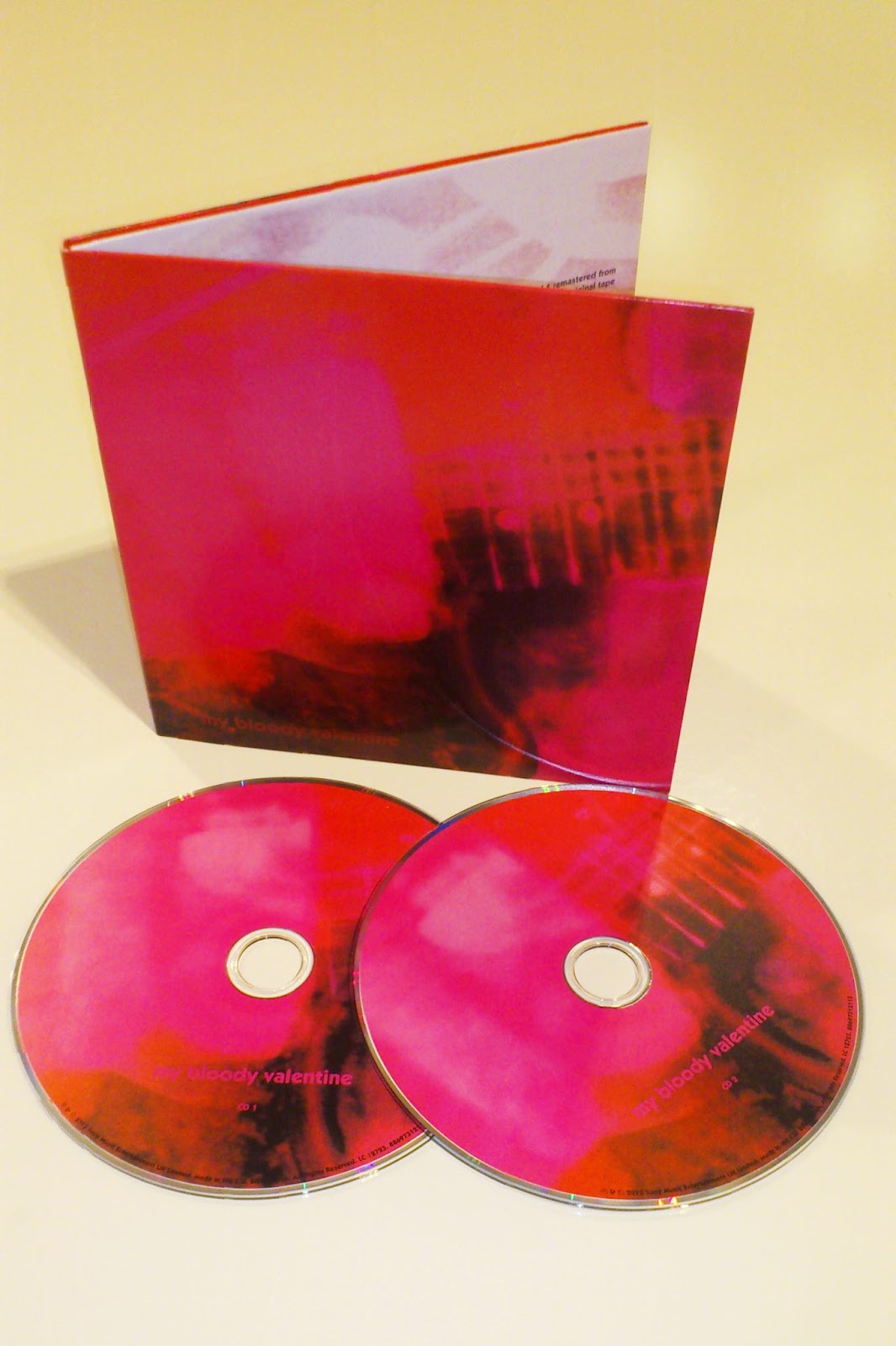 My bloody valentine loveless tone bender. Loveless my bloody valentine винил. My bloody valentine футболка. Mbv loveless. Loveless 1991.