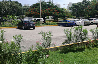 Putrefacto: Hallan cadáver en centro de Cancún, estaba dentro de un carro frente a Hotel Adhara 