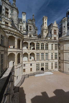 « Chambord East Wing » par Benh LIEU SONG — Flickr: Chambord East Wing. Sous licence CC BY-SA 2.0 via Wikimedia Commons - https://commons.wikimedia.org/wiki/File:Chambord_East_Wing.jpg#/media/File:Chambord_East_Wing.jpg