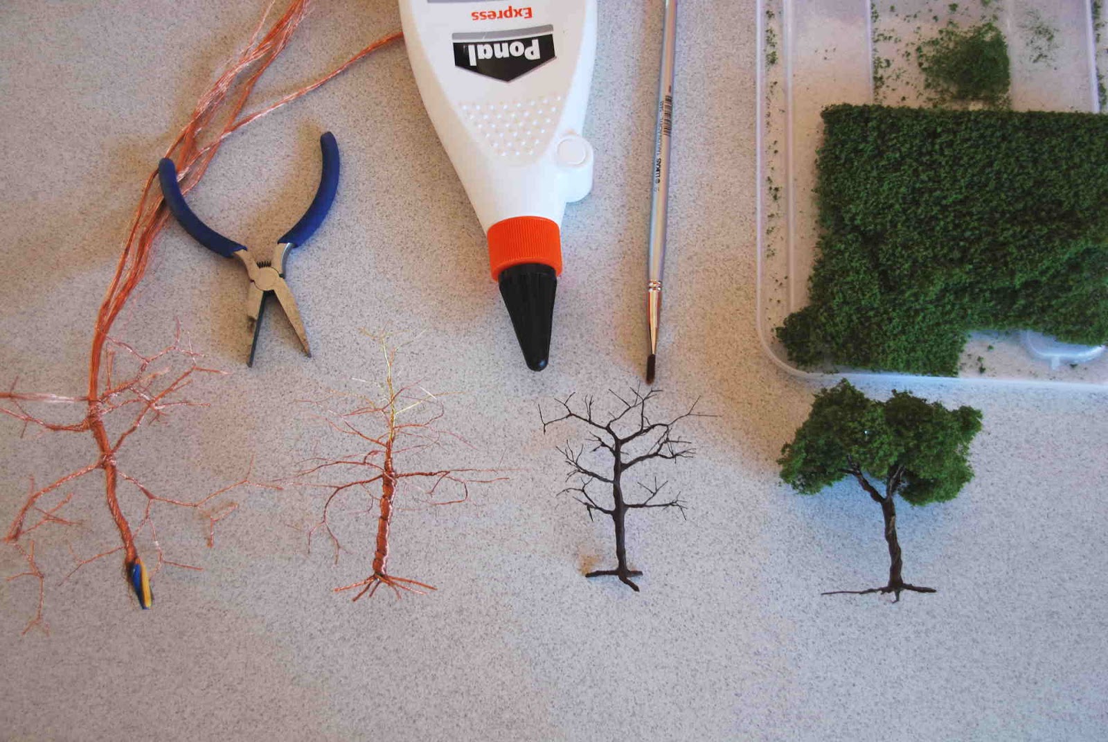 ♥ Ninschis Sammelsurium ♥: Modelleisenbahn: Bäume selber basteln