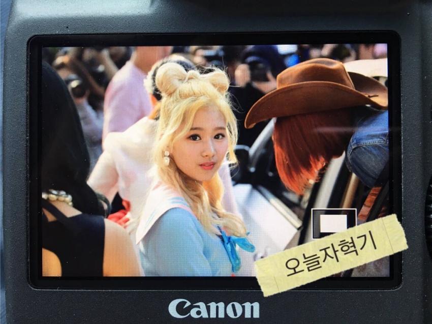 오늘 뮤비의상 입은 트와이스 출근길 | 인스티즈