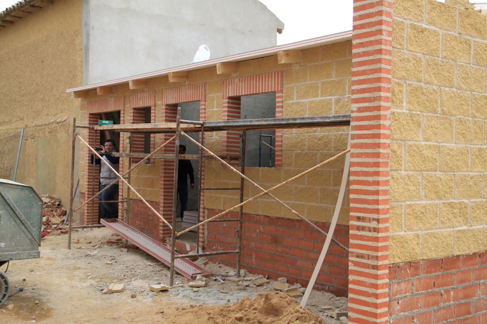 Mayal-construcción y diseño,s.l.: marzo 2012