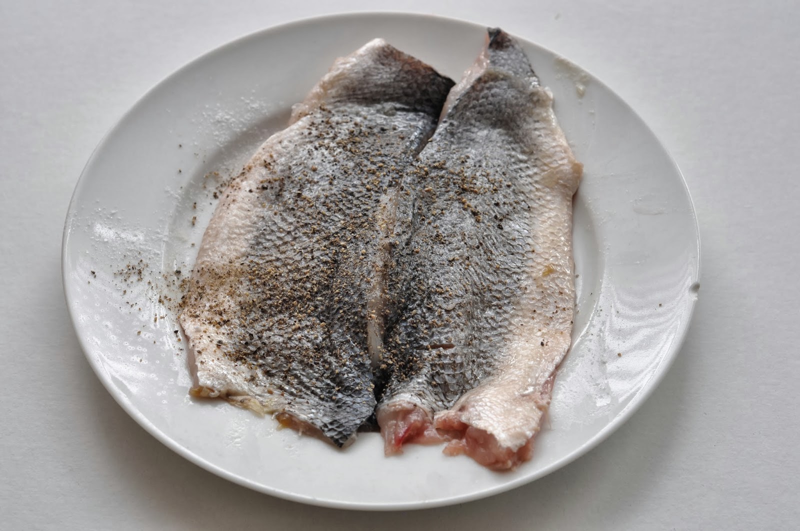 Simple Food: Sea Bass, How to Prepare For Pan Frying