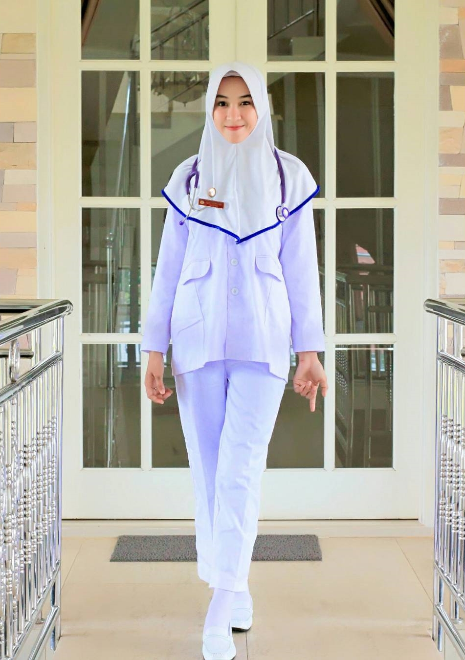 Foto ibu bidan muda tercantik - CantikaMagz