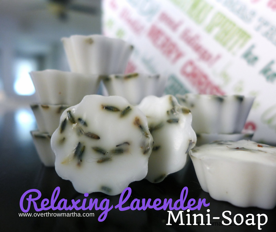 Easy relaxing homemade mini-soaps which only take minutes to make! #DIYbeauty #DIYgifts