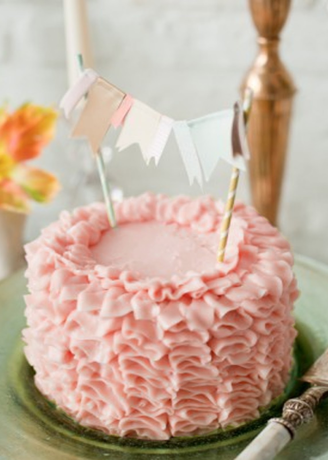HOW TO MAKE A RUFFLED OMBRE CAKE