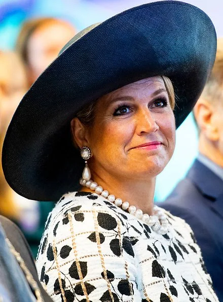 Queen Maxima wore a new leaf print tweed half sleeve dress by Carolina Herrera. De Kindertelefoon (Child helpline)