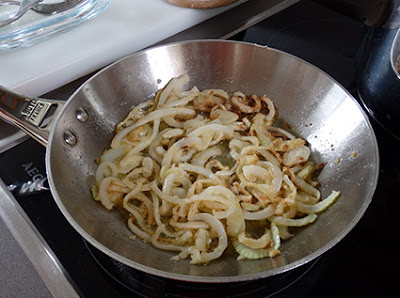 Preparación de aros de cebolla fritos
