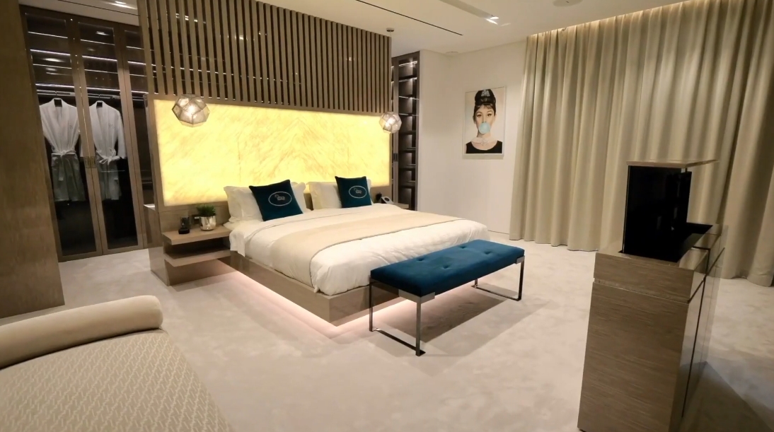 92 Interior Design Photos vs. ONE100, Palm Jumeirah Dubai Luxury Beach Mansion Tour