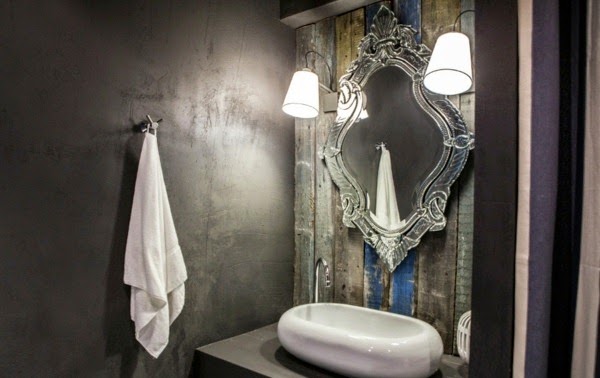 Dark spots on the mirror in the bathroom and how to avoid them