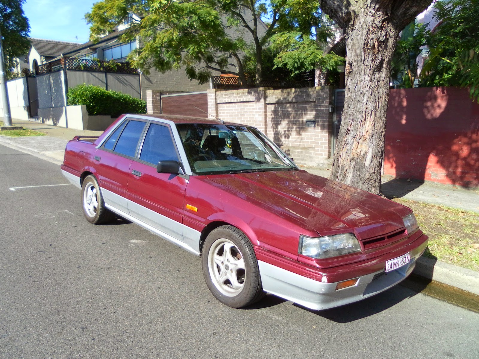 Aussie Old Parked Cars: 1990 Nissan Skyline Sedan (R31)